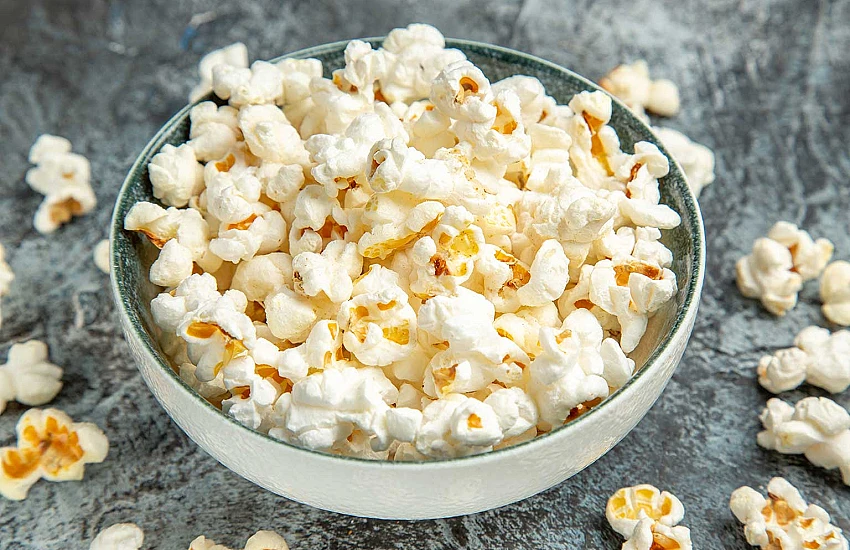 Popcorn na jesienno-zimowe wieczory: historia, tajemnice i magia prażonej kukurydzy