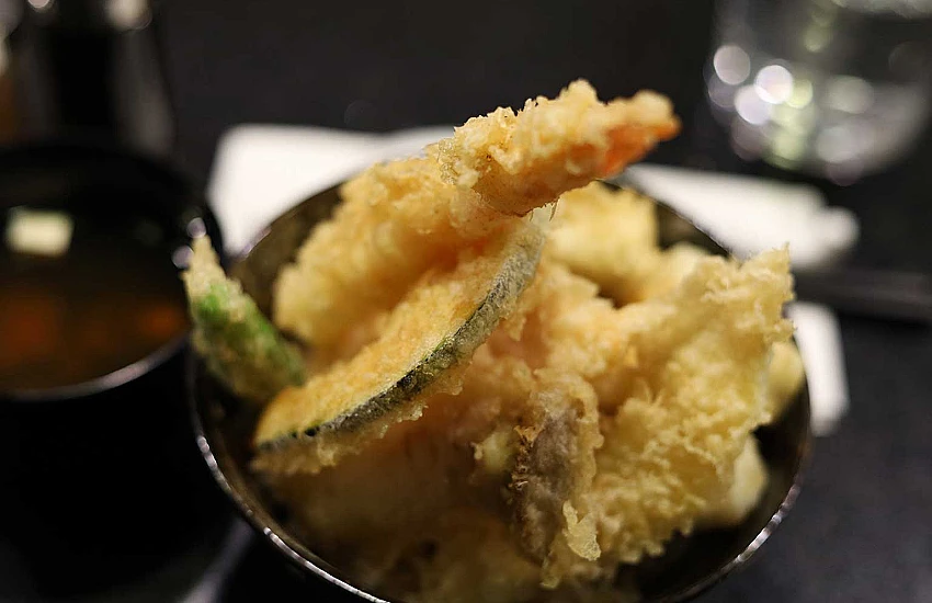 Nie tylko frytki! Dania, które przygotujesz w profesjonalnej frytkownicy gastronomicznej