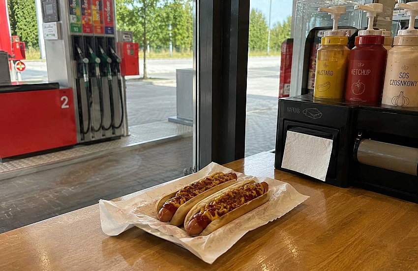 Stacja paliw jako punkt gastronomiczny – jak zmieniają się oczekiwania kierowców